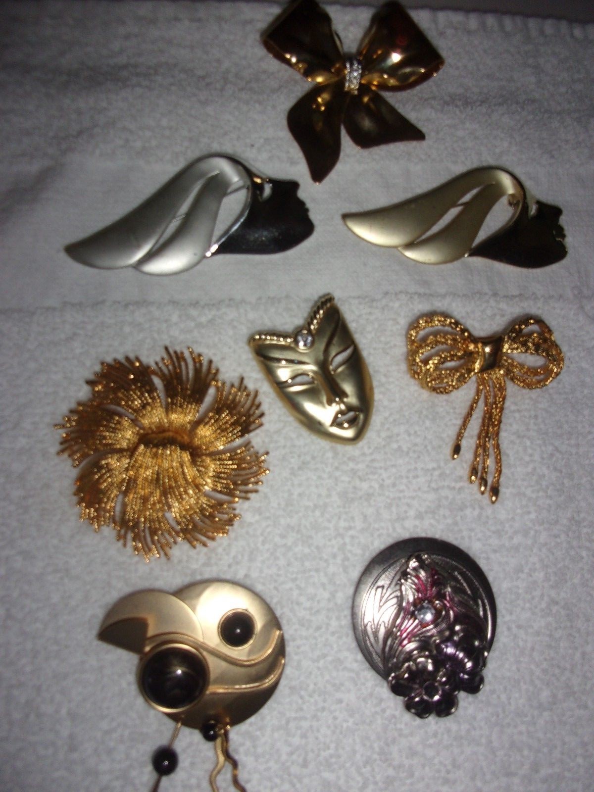 LARGE PINS / BROOCHES LOT OF ASSORTED SHAPES & SIZES