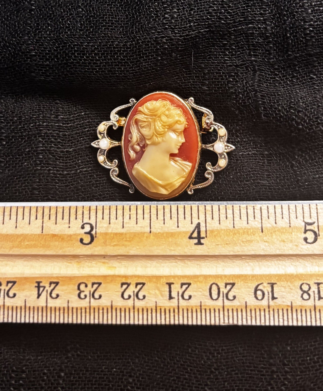 Vintage Cameo Broach Pin Pre-owned, Excellent Condition.