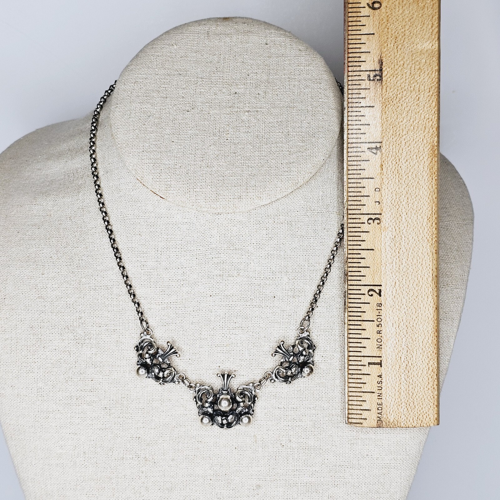 Vintage Mid-Century MN 835 Silver Traditional Floral Design 3D Necklace