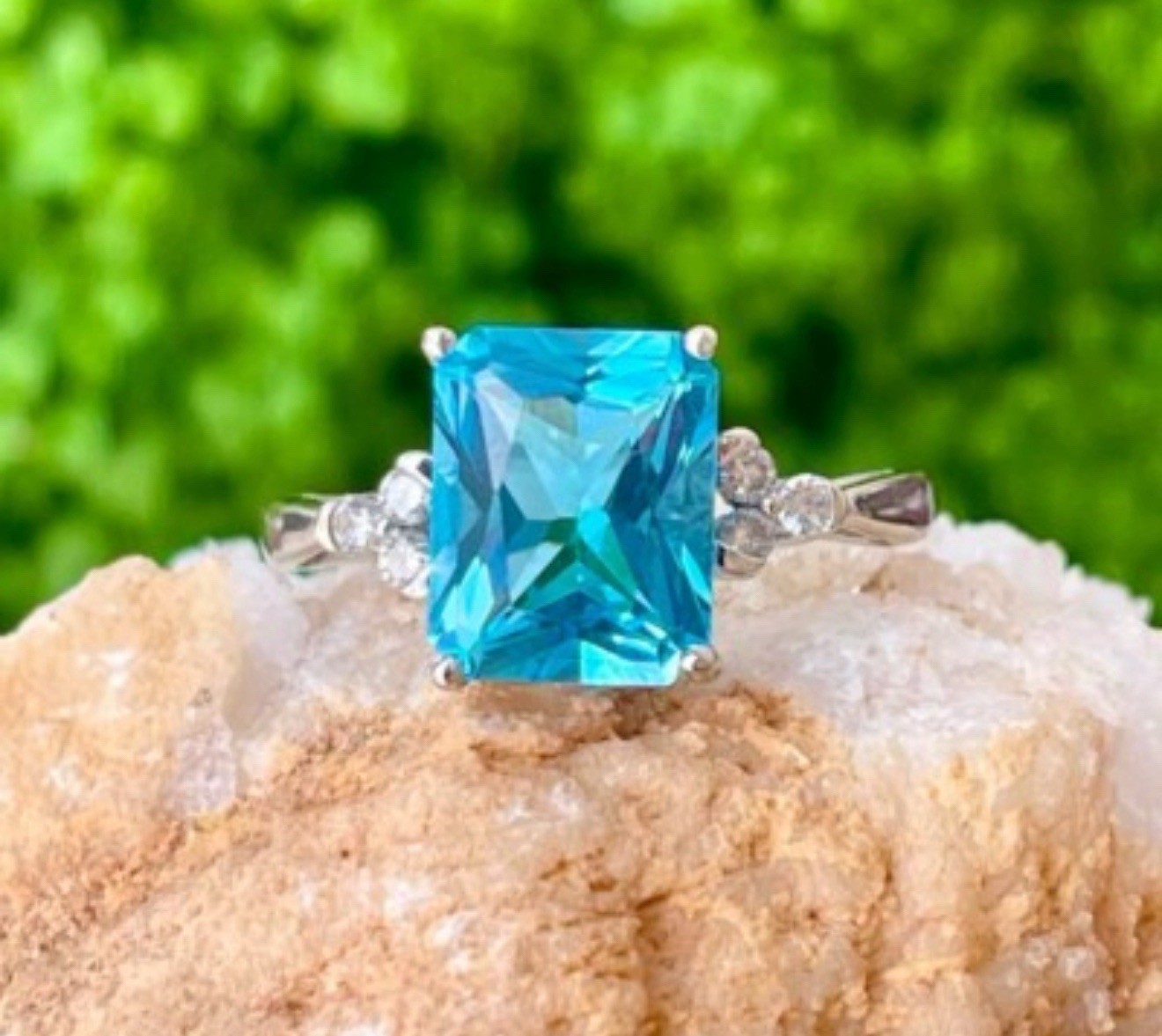Estate 10KT White Gold Fantasy Cut Aqua Blue Topaz Diamond Ring Size 7 1/2 2.8g