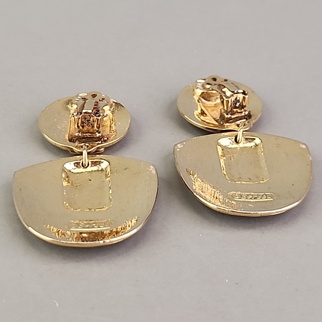 Vintage Berebi Clip On Earrings Dangle Green Enamel Asian Gold Tone 2″