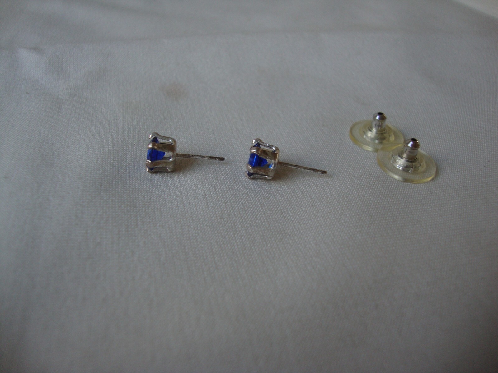 VINTAGE 6MM ROUND BRILLIANT CUT DARK BLUE CZ STERLING SILVER PRONG STUD EARRINGS