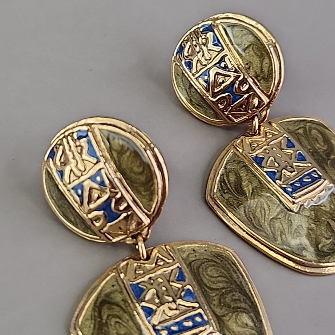 Vintage Berebi Clip On Earrings Dangle Green Enamel Asian Gold Tone 2″