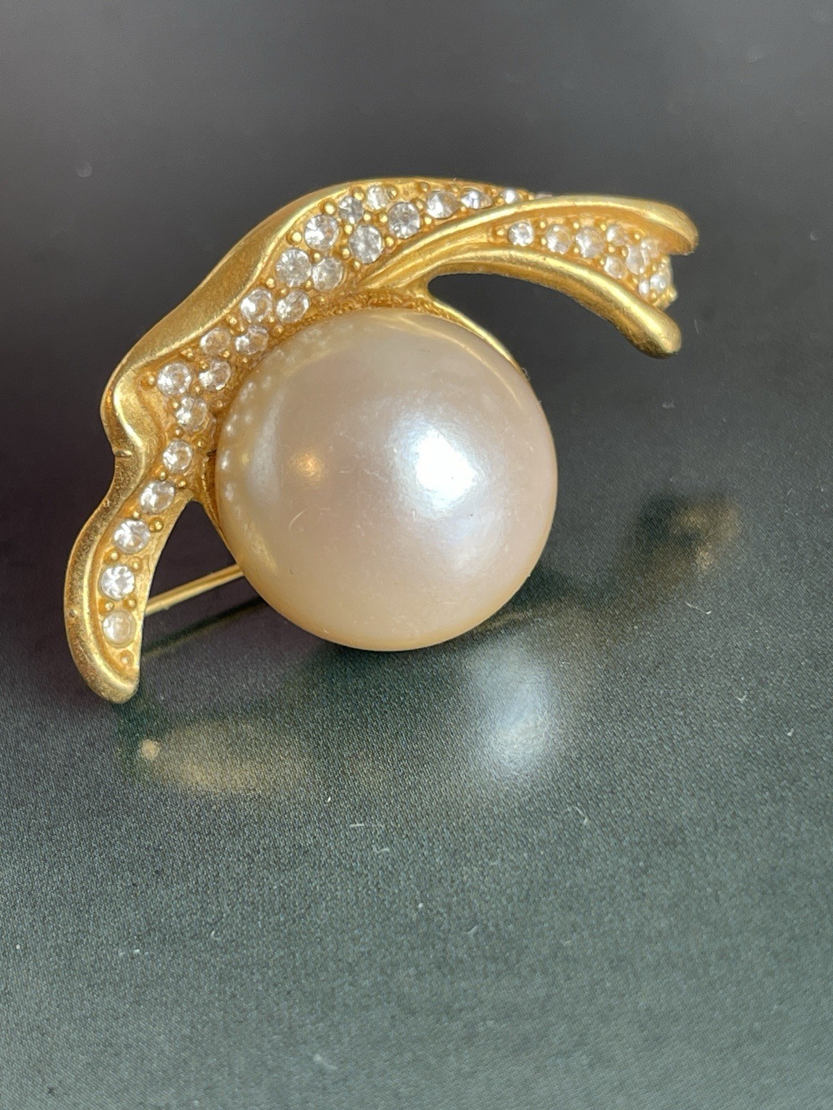 Vintage Signed Yesara Rare Elegant Brooch Rhinestone &pearl