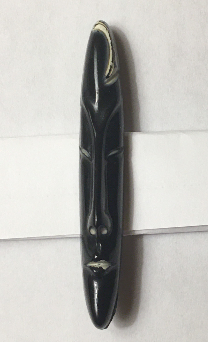 VINTAGE 2.5″ AFRICAN MASK ELONGATED HARD PLASTIC TRIBAL CELLULOID PIN BROOCH