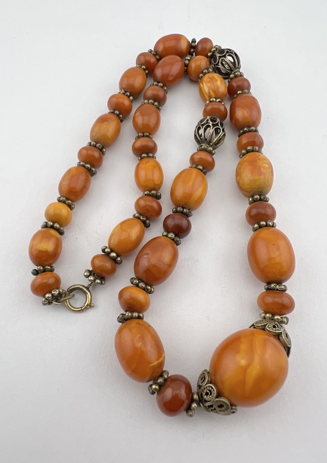 37.5g – Antique Butterscotch Egg Yolk Baltic Amber Swirl Round Bead Necklace 19″