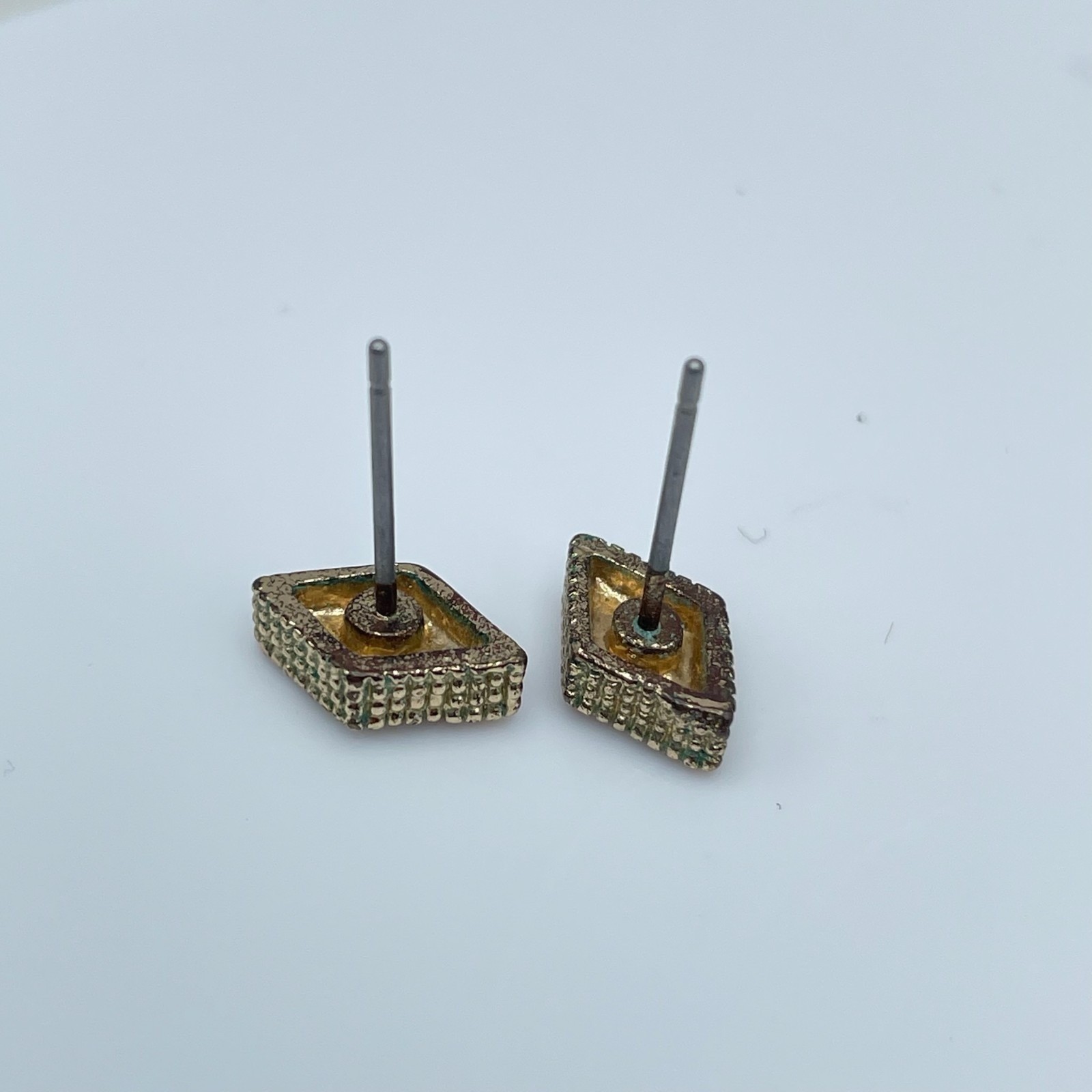 Vintage 90s Gold Tone White Glass Pave Diamond Shape Stud Earrings Fashion Y2K