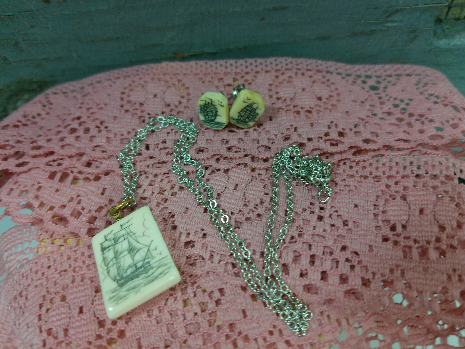 Vtg Scrimshaw Styled Clipper Ship Pendant Necklace Faux Bone Earring Set Lot