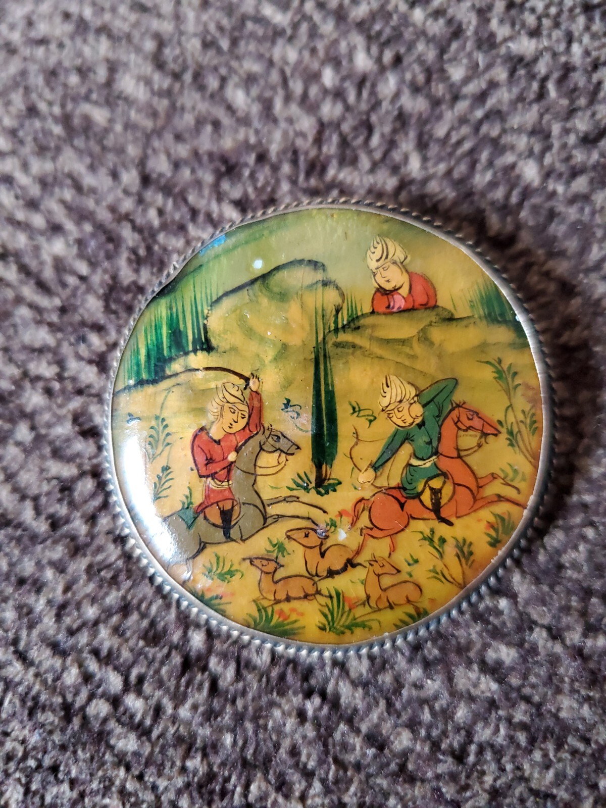 MOP hand Painted Hunt Scene 1.5 in