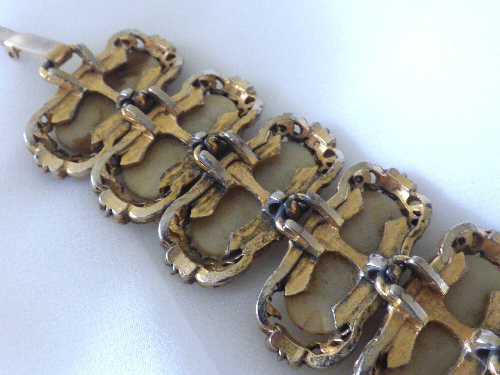 Polished Oval Cut Dome Shape Scottish Mottled Brown Agate Gem Gold Tone Bracelet