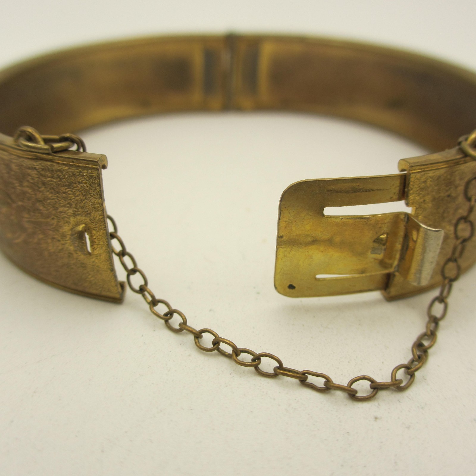 Vintage Etched Floral Bracelet Safety Chain Gold Tone