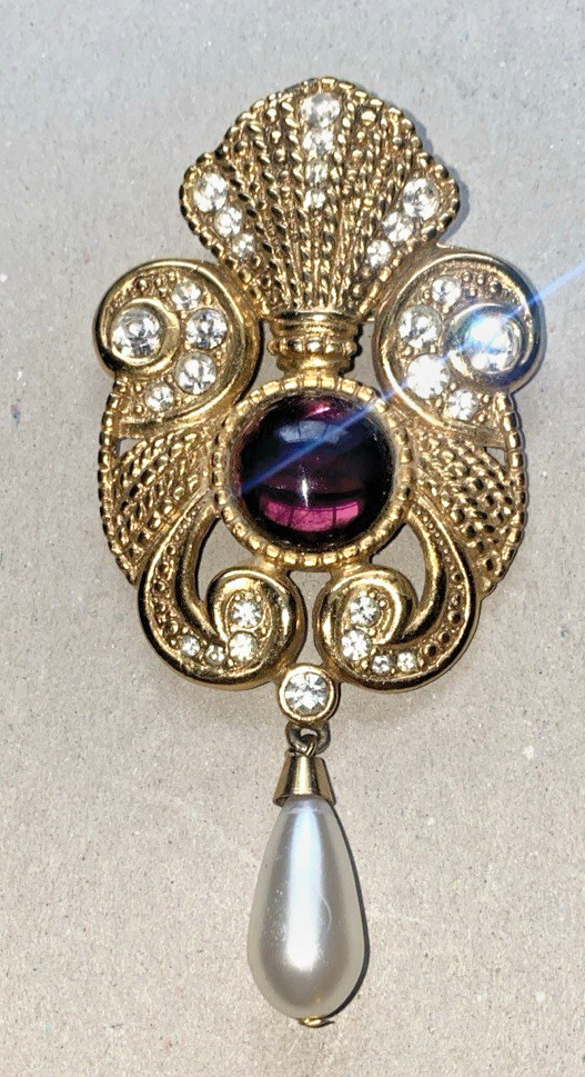 JEFF LIEB AMETHYST CABOCHON GOLD TONE BROOCH with TEARDROP FAUX PEARL VINTAGE