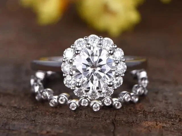 1.10Ct Round Cut lab Created Diamond Halo 14K White Gold FN Engagement Ring Set