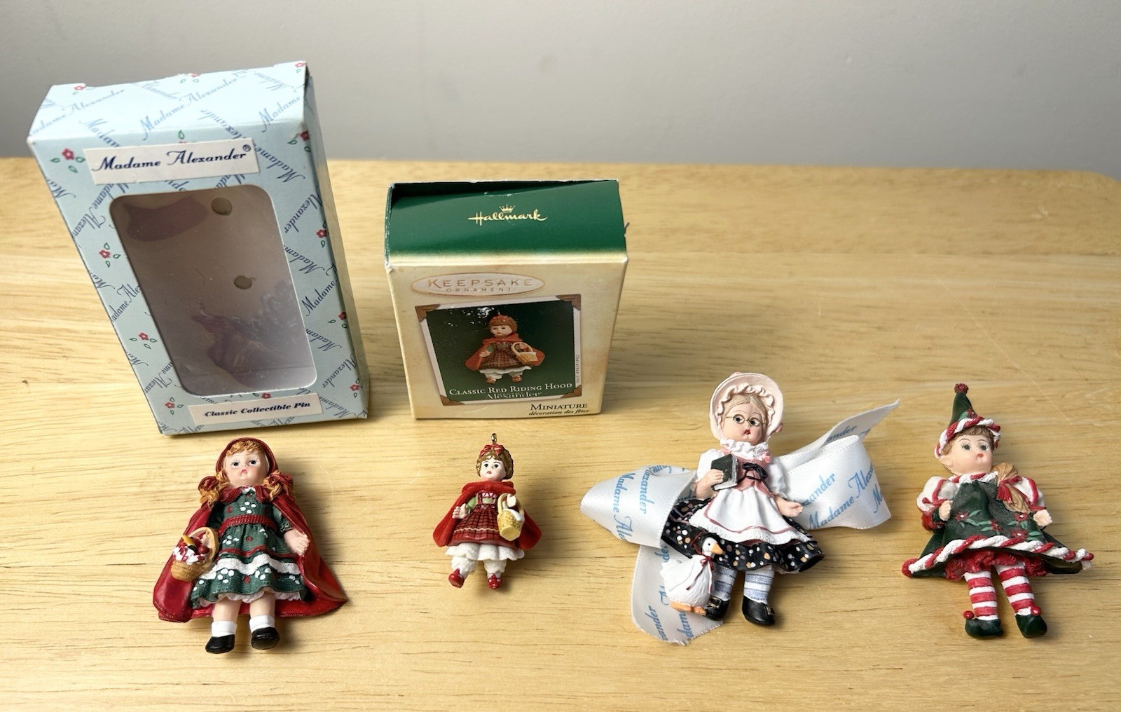 Lot Of 4 Madame Alexander Pins And Ornament Little Red Riding Hood Christmas
