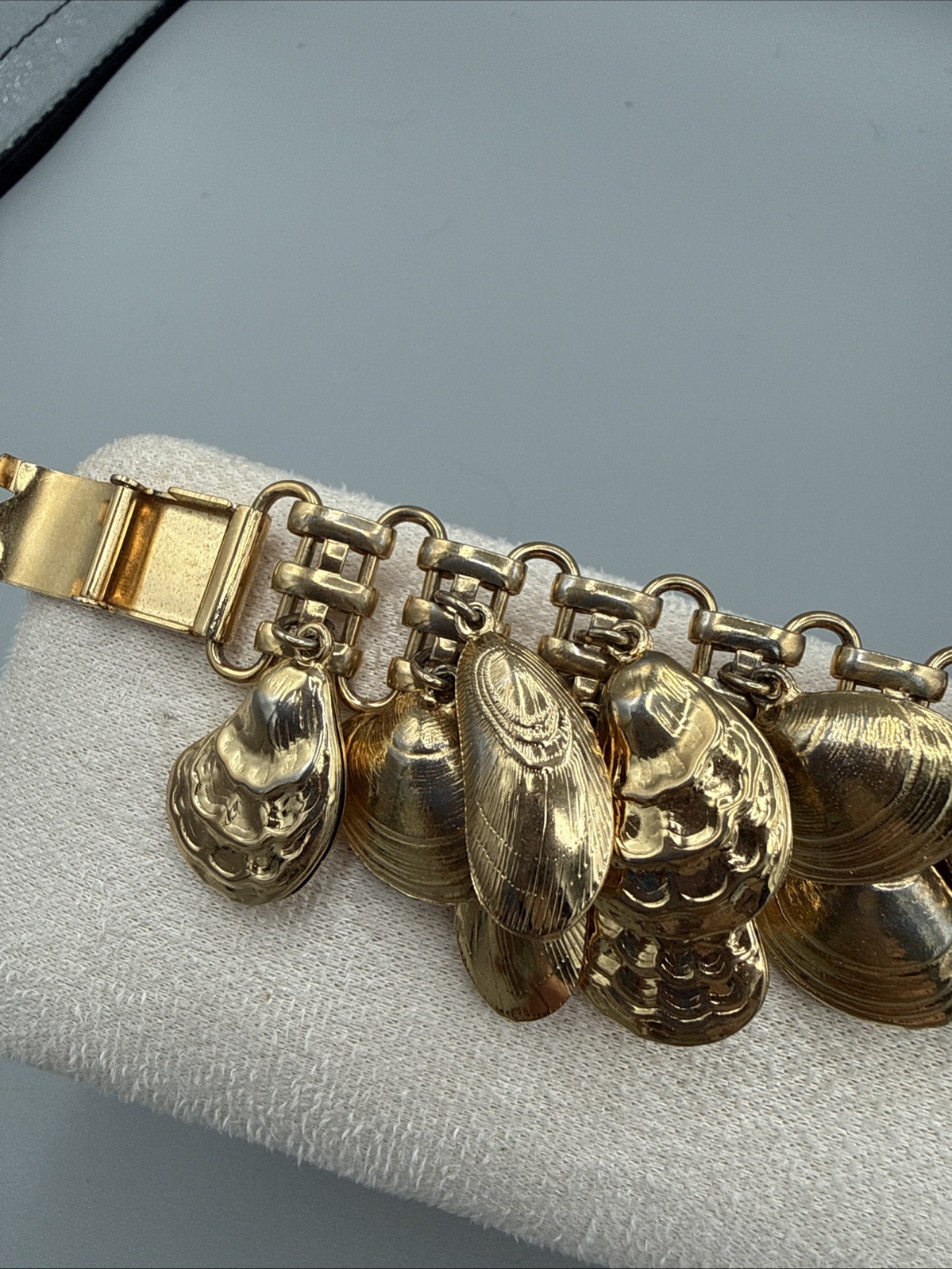 Napier Eugene Bertolli Clam, Oyster & Mussel Shell Gold Tone Charm Bracelet 1980