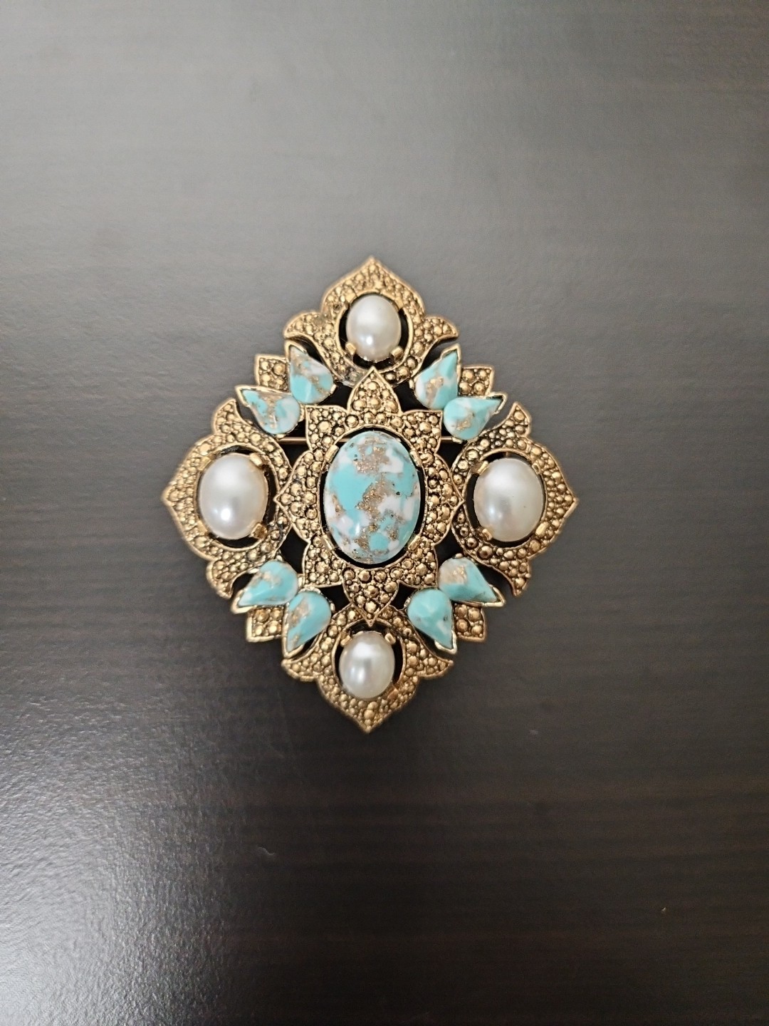 VTG 1968 Sarah Coventry Remembrance Signed Gold Tone Brooch Pin J10 EUC