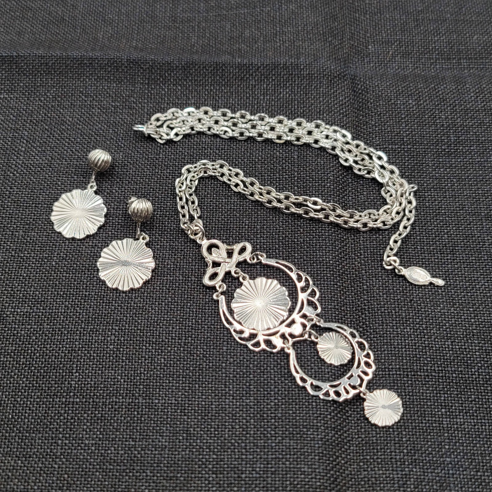 Vintage Sarah Coventry Snow Lace Necklace & Pierced Earrings Silver tone EUC