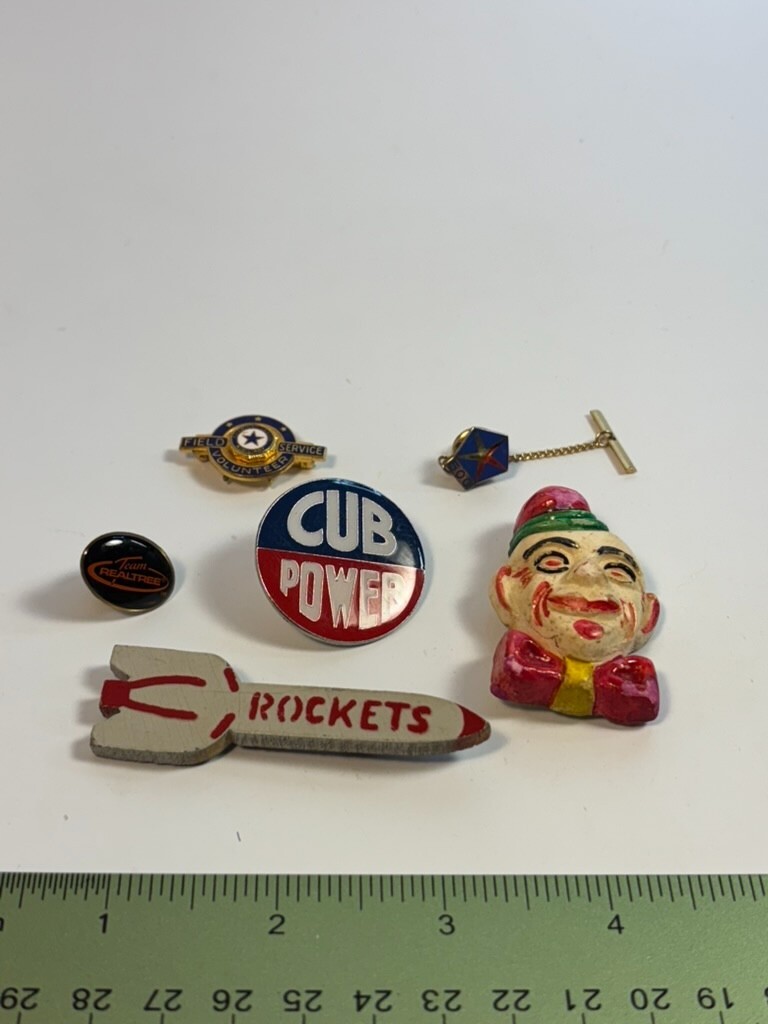 Vintage Chicago Cubs Pin and Other Novelty Retro Advertising