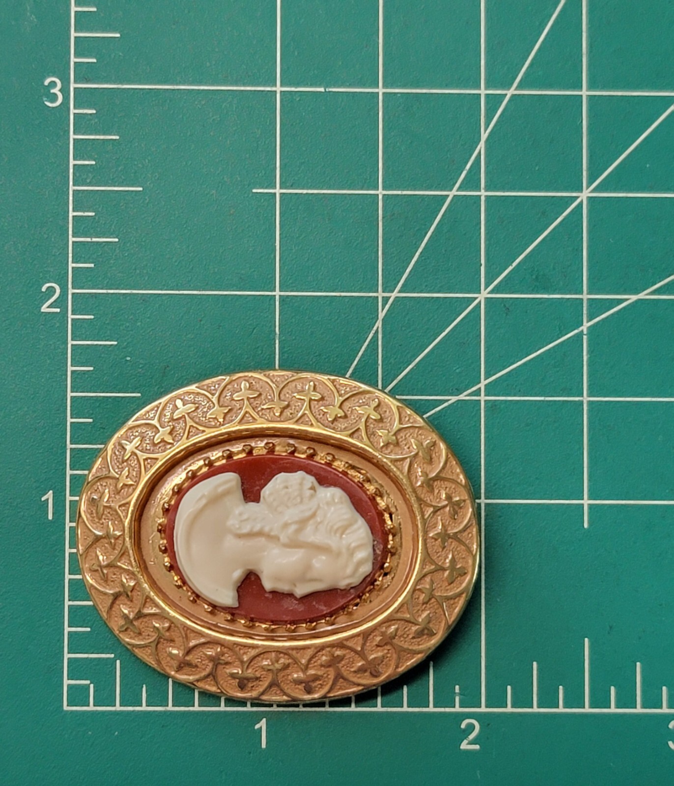 VINTAGE RETRO VINTAGE Cream Right Facing Lady CAMEO Brooch