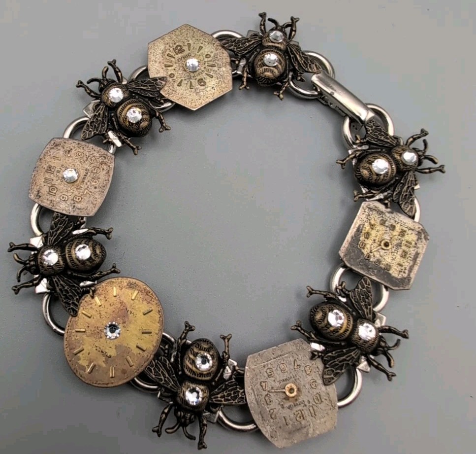 Vintage Lorraine Frances “Be On Time” Bee Bracelet – 7 Inches