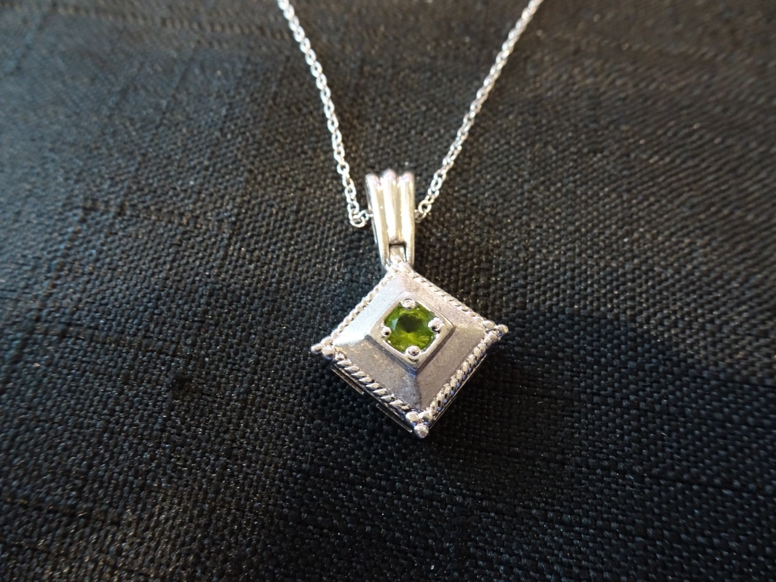 # 697–VINTAGE STERLING SILVER NECKLACE AND PENDANT-FANCY 925