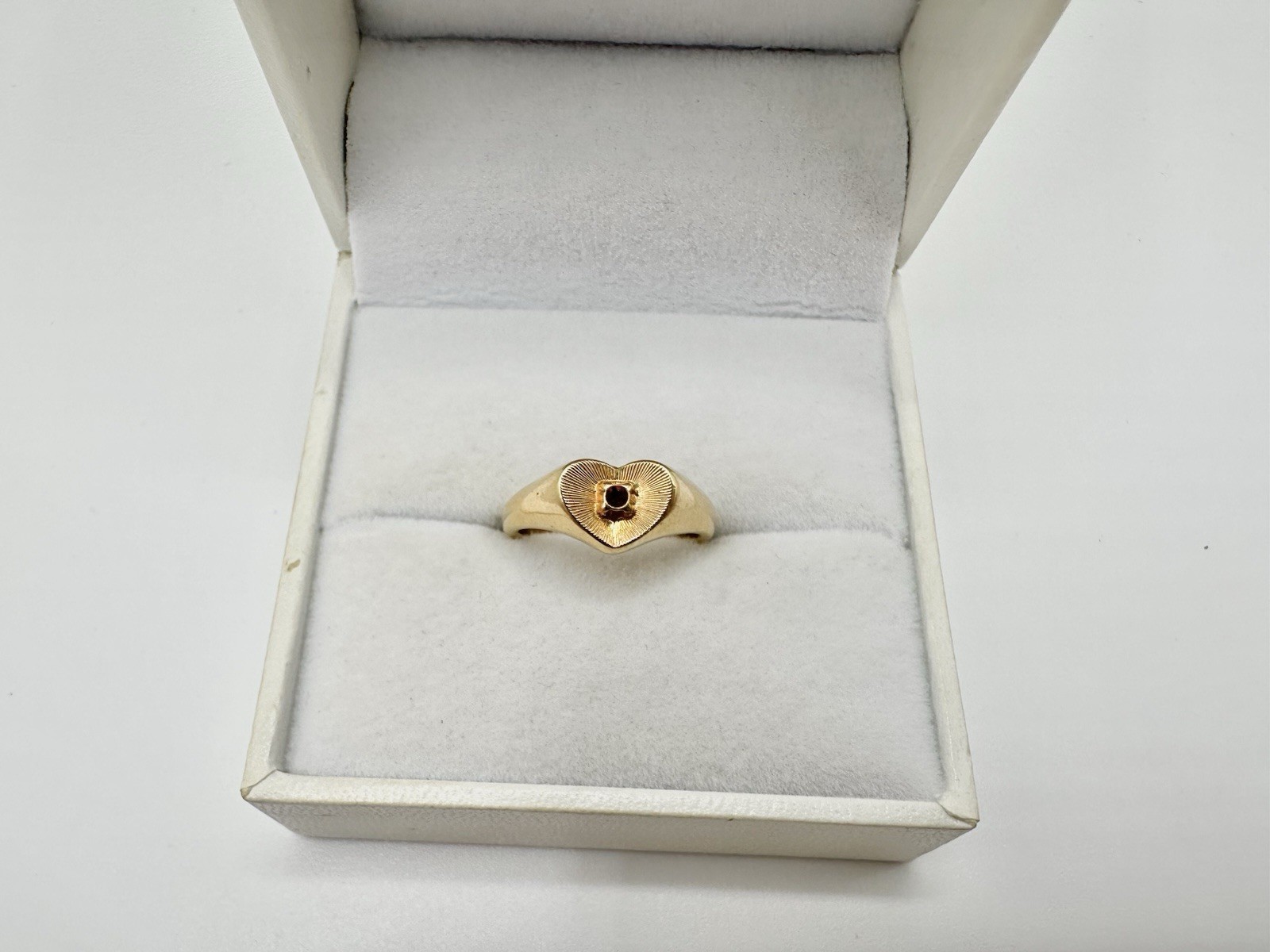 VTG Gold Tone Avon Heart Ring Red Rhinestone Sz5 Estate Sale Signed Trendy Read