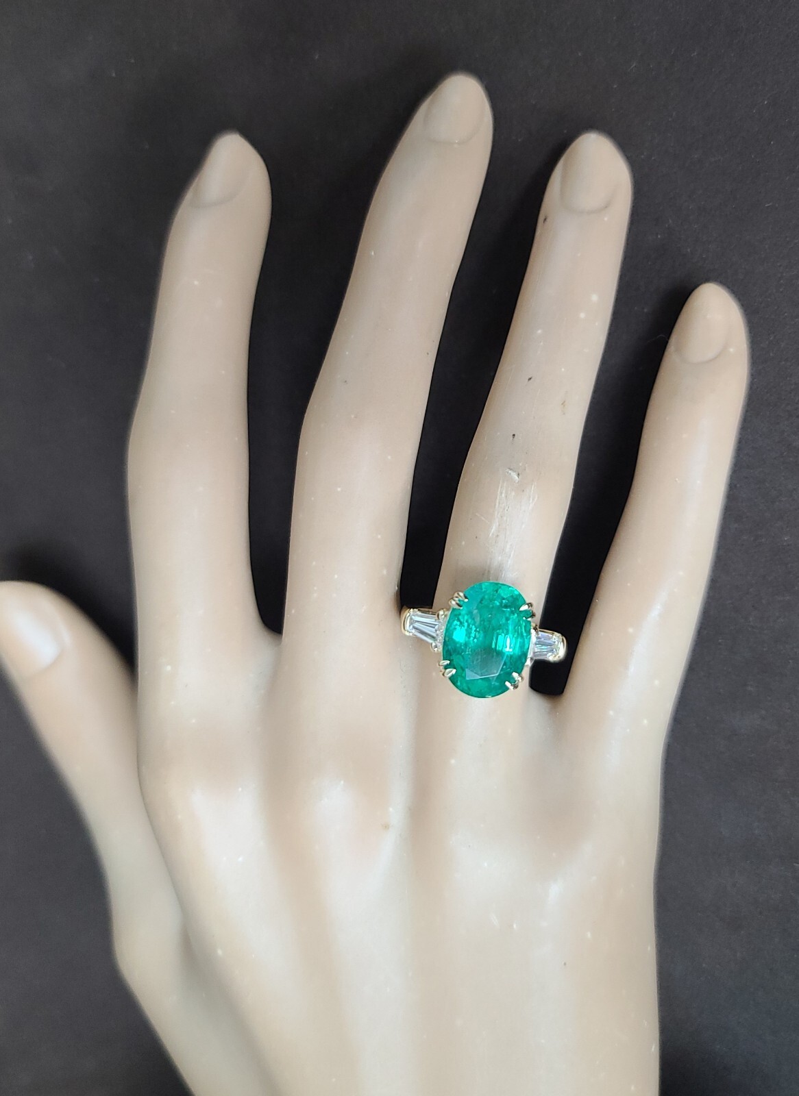 14K Yellow Gold Engagement Ring 5.11CT.Natural Green Emerald Oval Shape GIA Cert