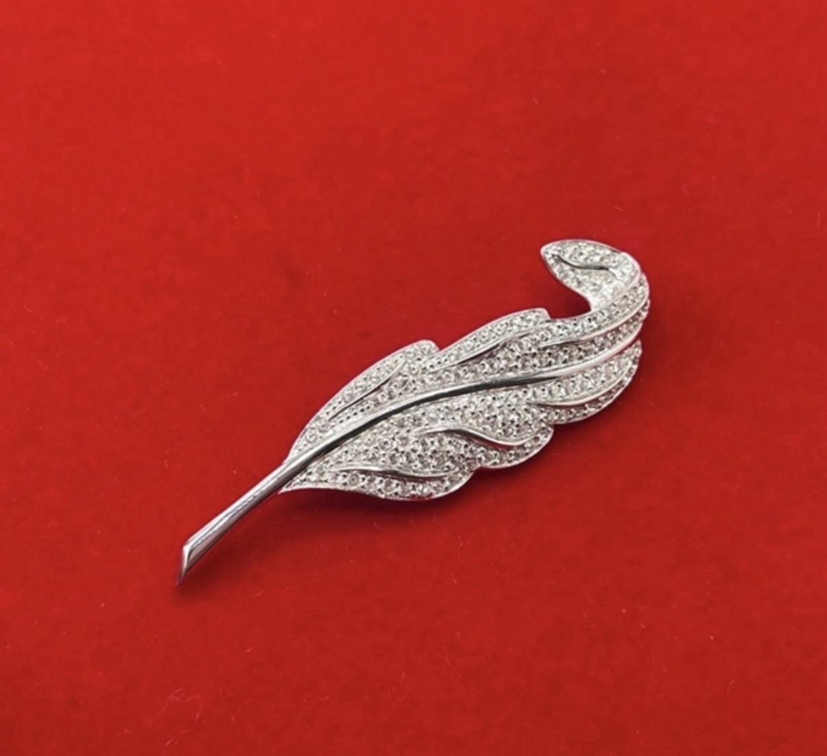 Christian Dior 1980s vintage wavy crystal long feather brooch