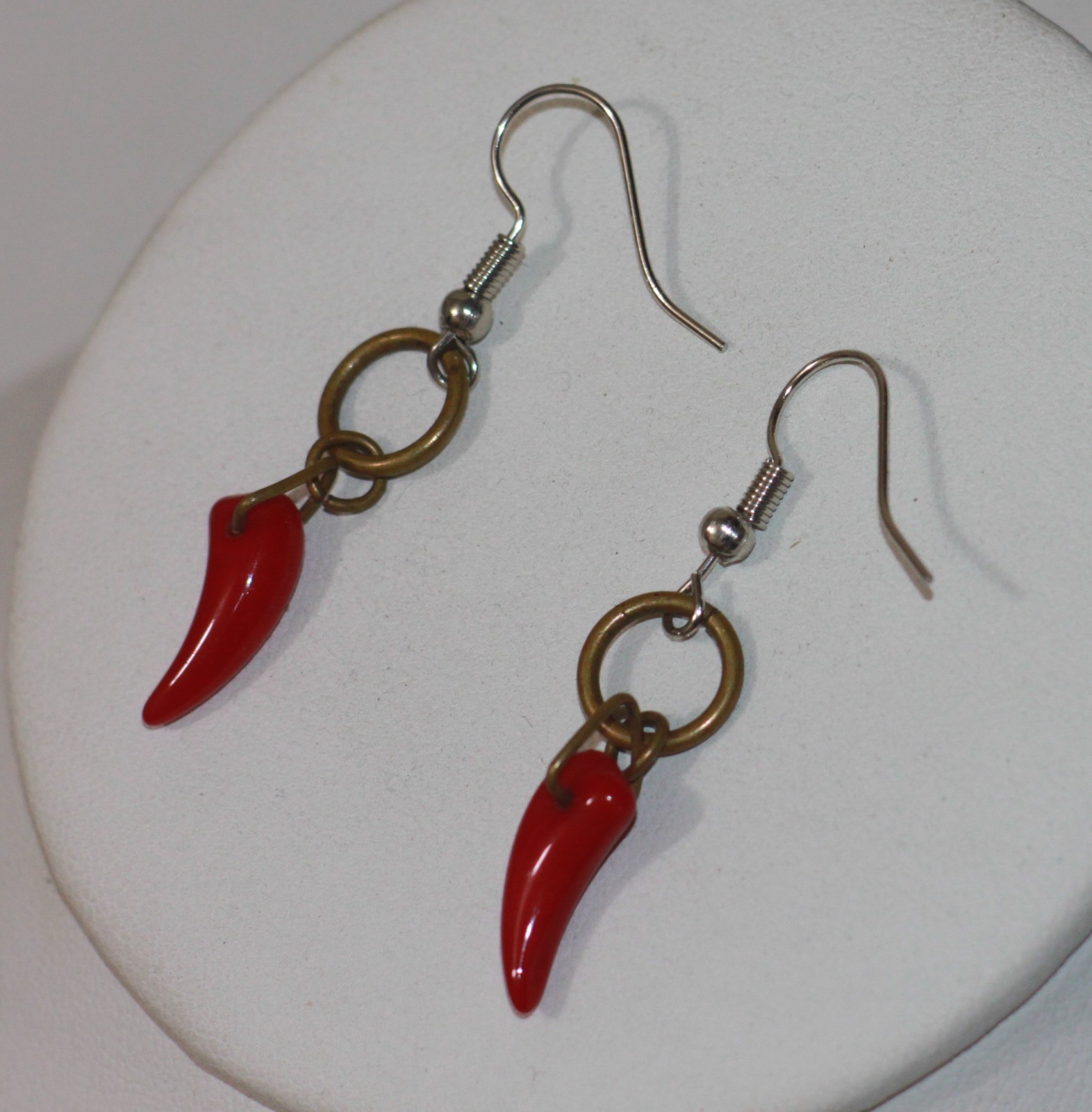 Vintage Art Glass Chili Pepper dangles Earrings Chrome tone hook