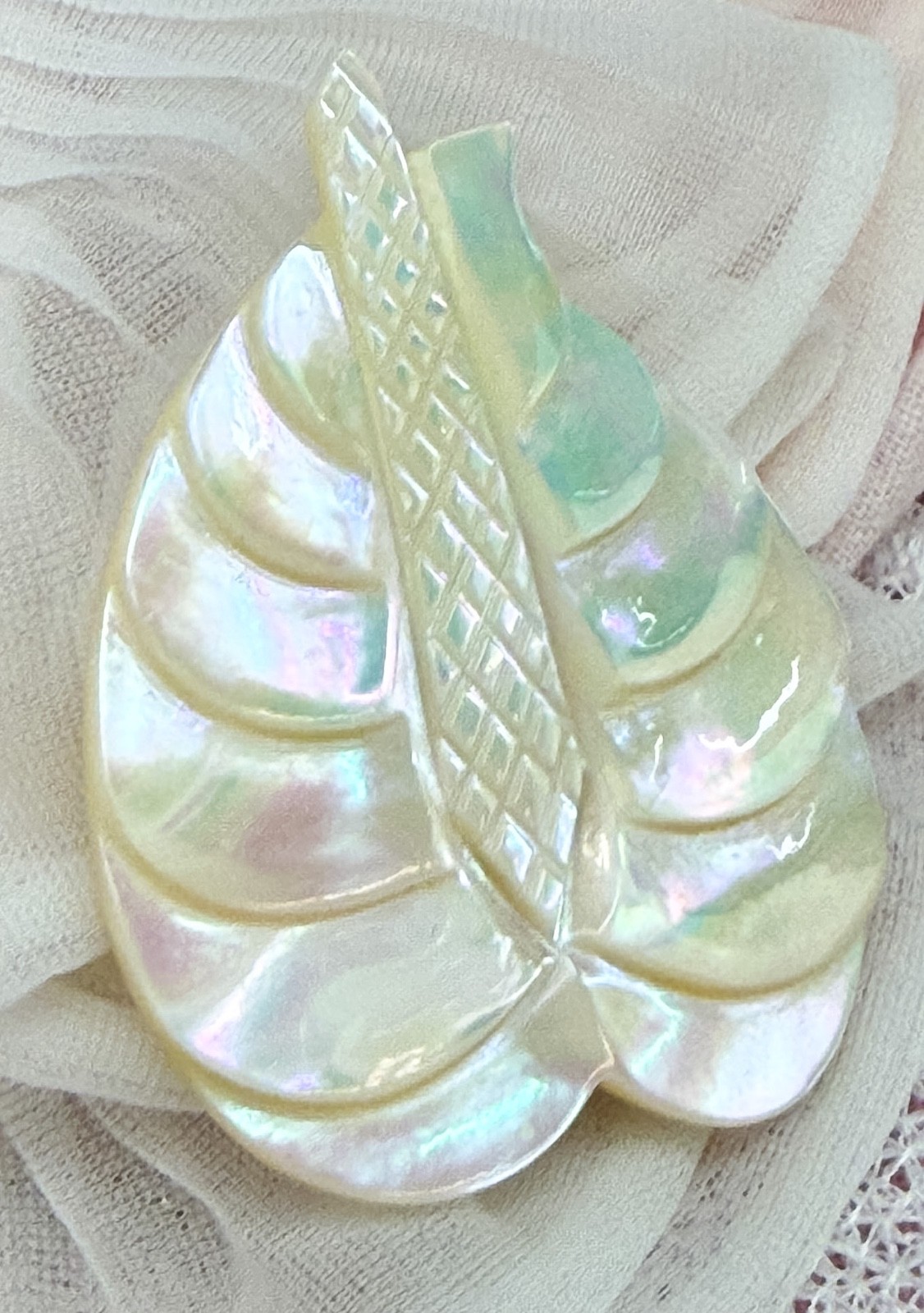 GORGEOUS Carved Brooch 1-3/4” Mother of Pearl ANTHURIUM Plant Bloom Pin