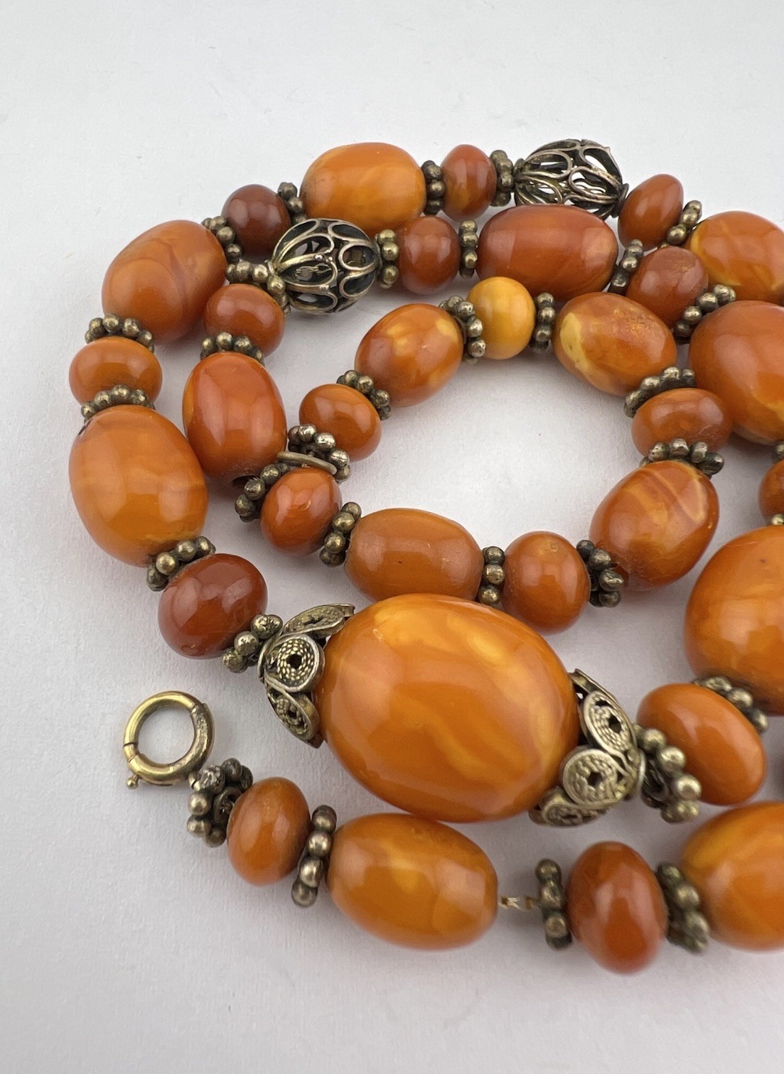 37.5g – Antique Butterscotch Egg Yolk Baltic Amber Swirl Round Bead Necklace 19″