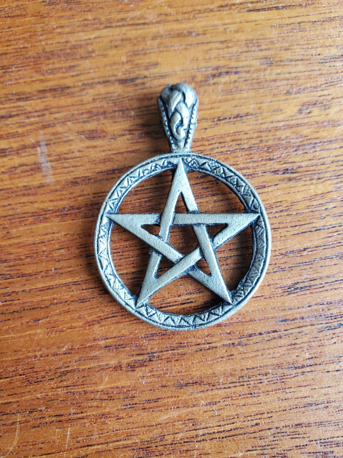 Pentagtram Pendant 1990’s Star in a Circle