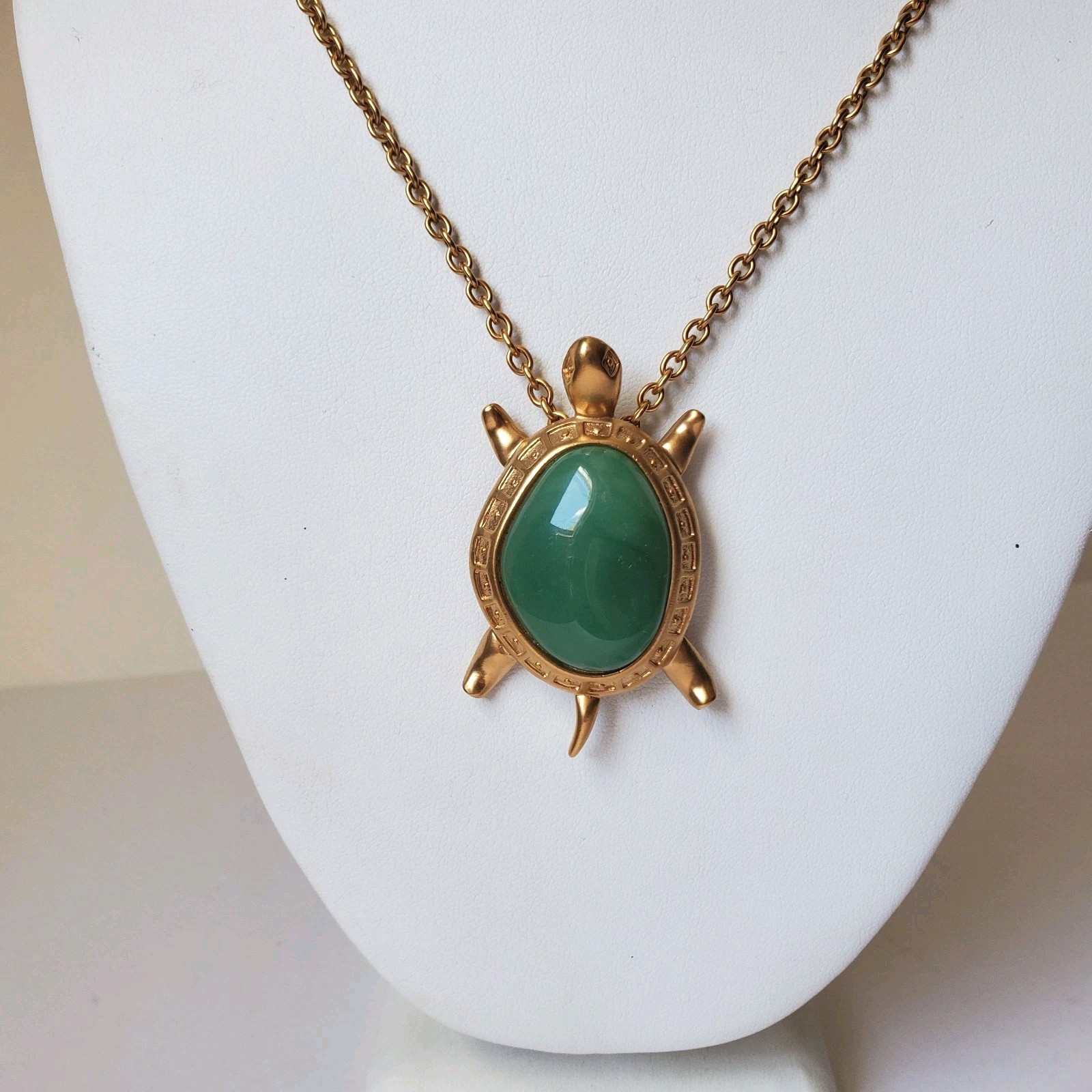 Avon Vintage Turtle Pin Pendant Necklace Brooch Faux Jade Green Gold Tone Signed