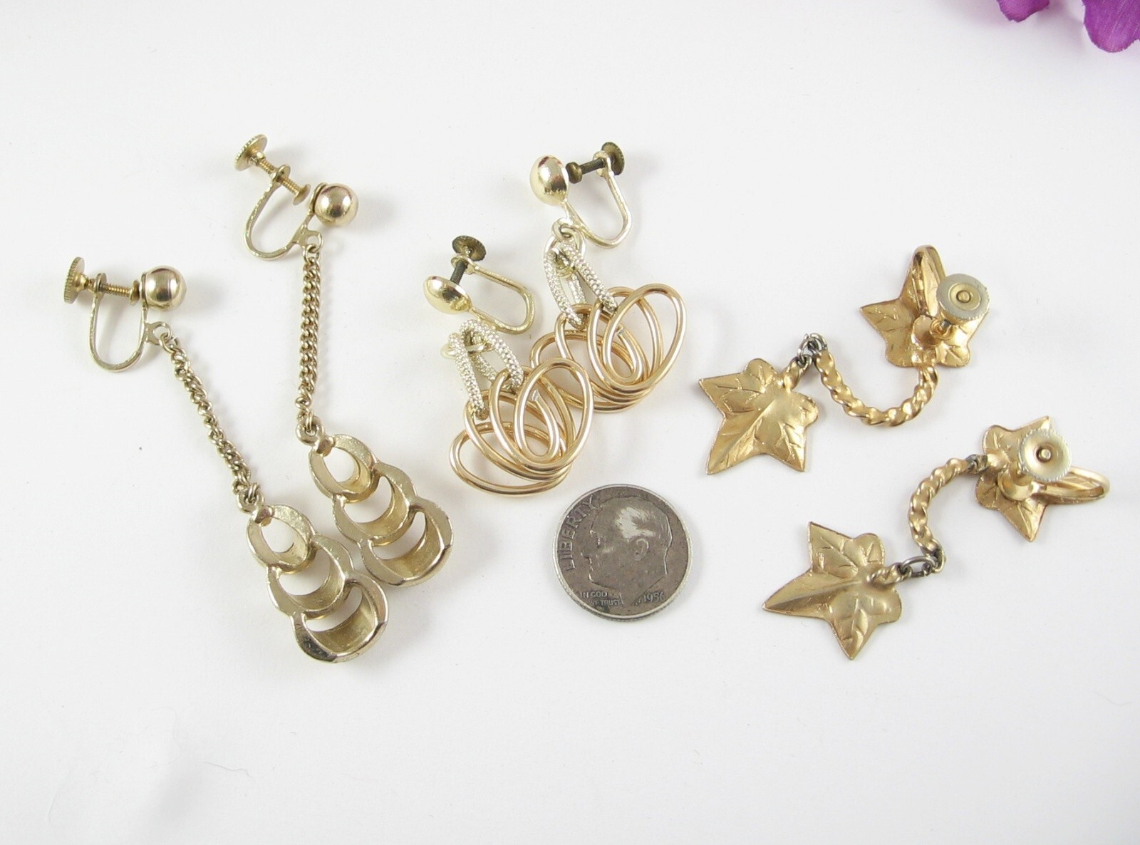 DANGLE GOLDTONE 3 Vintage Pairs EARRINGS Screwbacks Ivy Leaves Ovals 2 5/8″