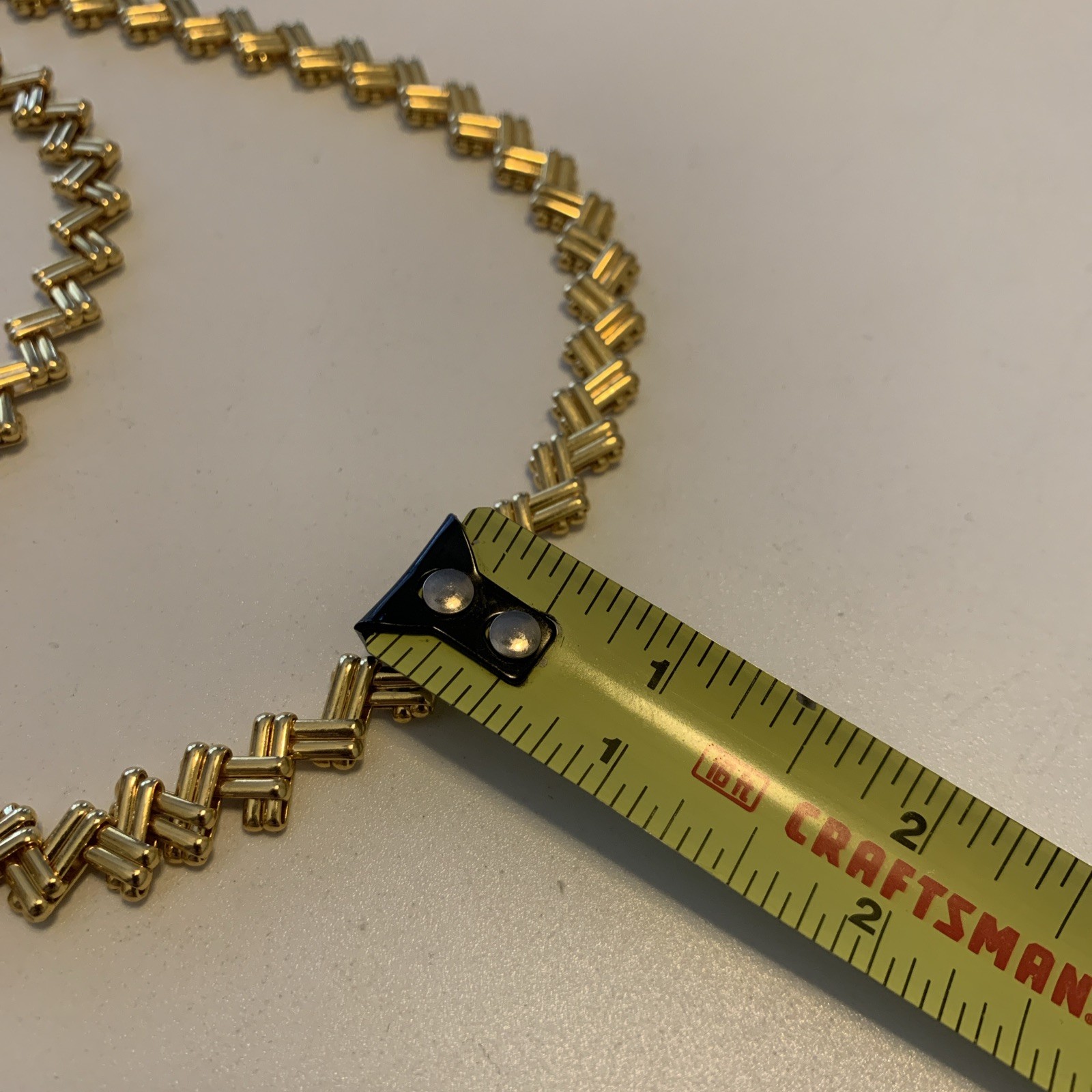 Vintage Gold Tone Zig Zag Chain Choker Necklace 18″ Long Flat Lay