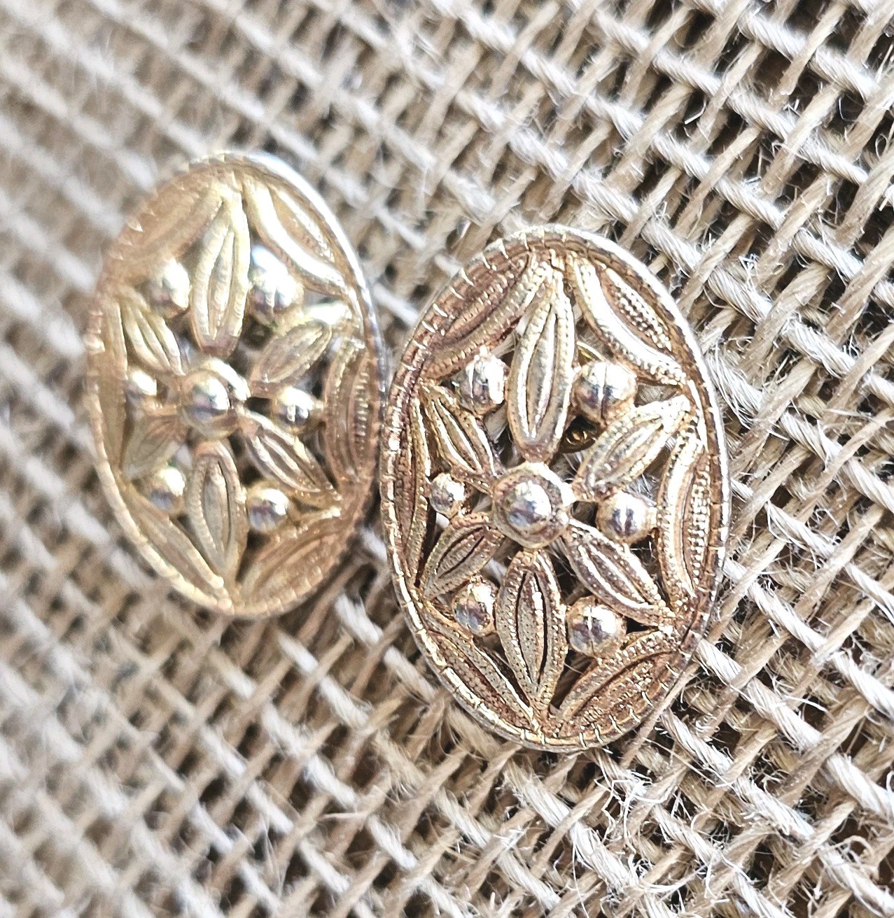 Vintage Gold Tone Oval Cut Out Floral Design Pierced Earrings 1 1/8 Inch