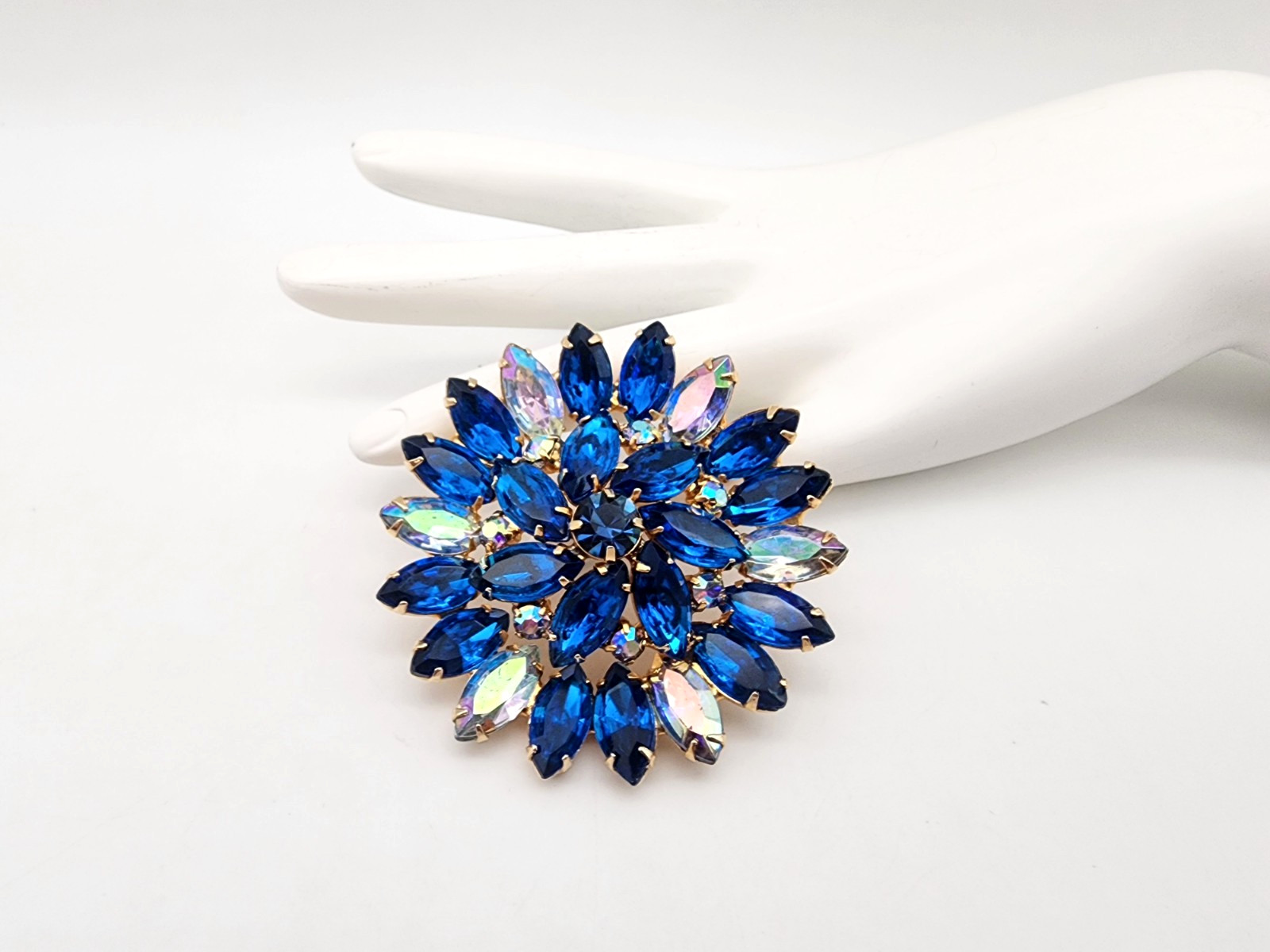 VINTAGE BLUE & AB RHINESTONE FLOWER PIN/BROOCH GOLD TONE JEWELRY NICE QUALITY !!