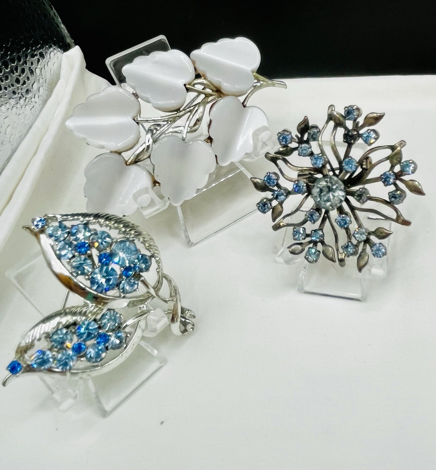 Vtg. Brooch Lot Some Signed Rhinestone, Gold Silver Tone Wear Resell 28pc Monet
