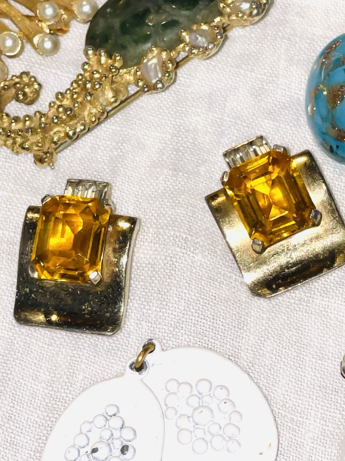 LARGE VINTAGE JEWELRY LOT CROWN TRIFARI GIVENCHY ELGIN HOBE ST JOHN LISNER MORE!