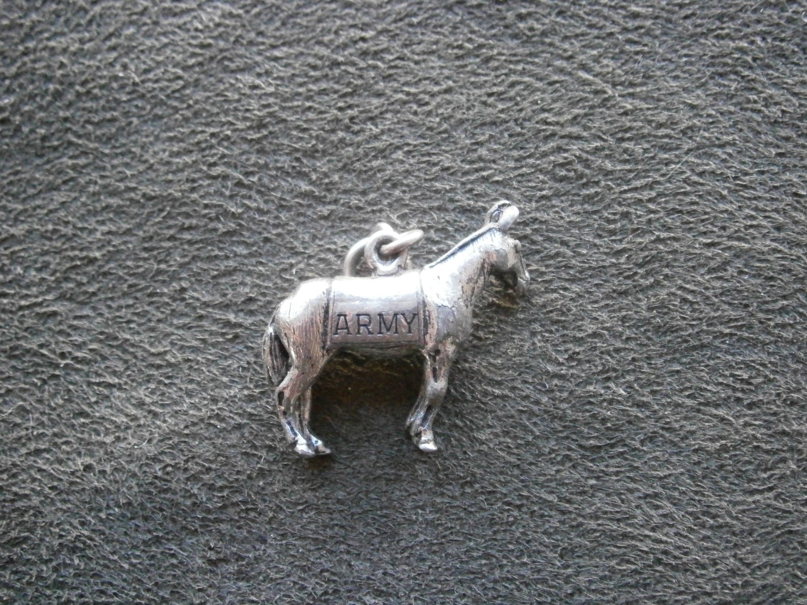 US Army Mule West Point Mascot Vintage Crest Craft Silvertone Charm Pendant 4.6g