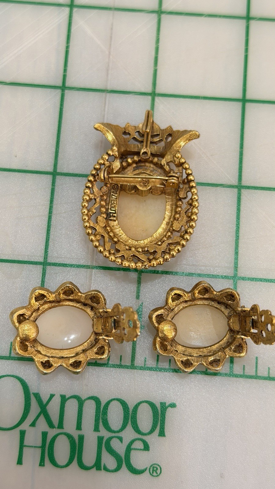 VTG goldtone faux cameo brooch and earrings set PIN FLORENZA
