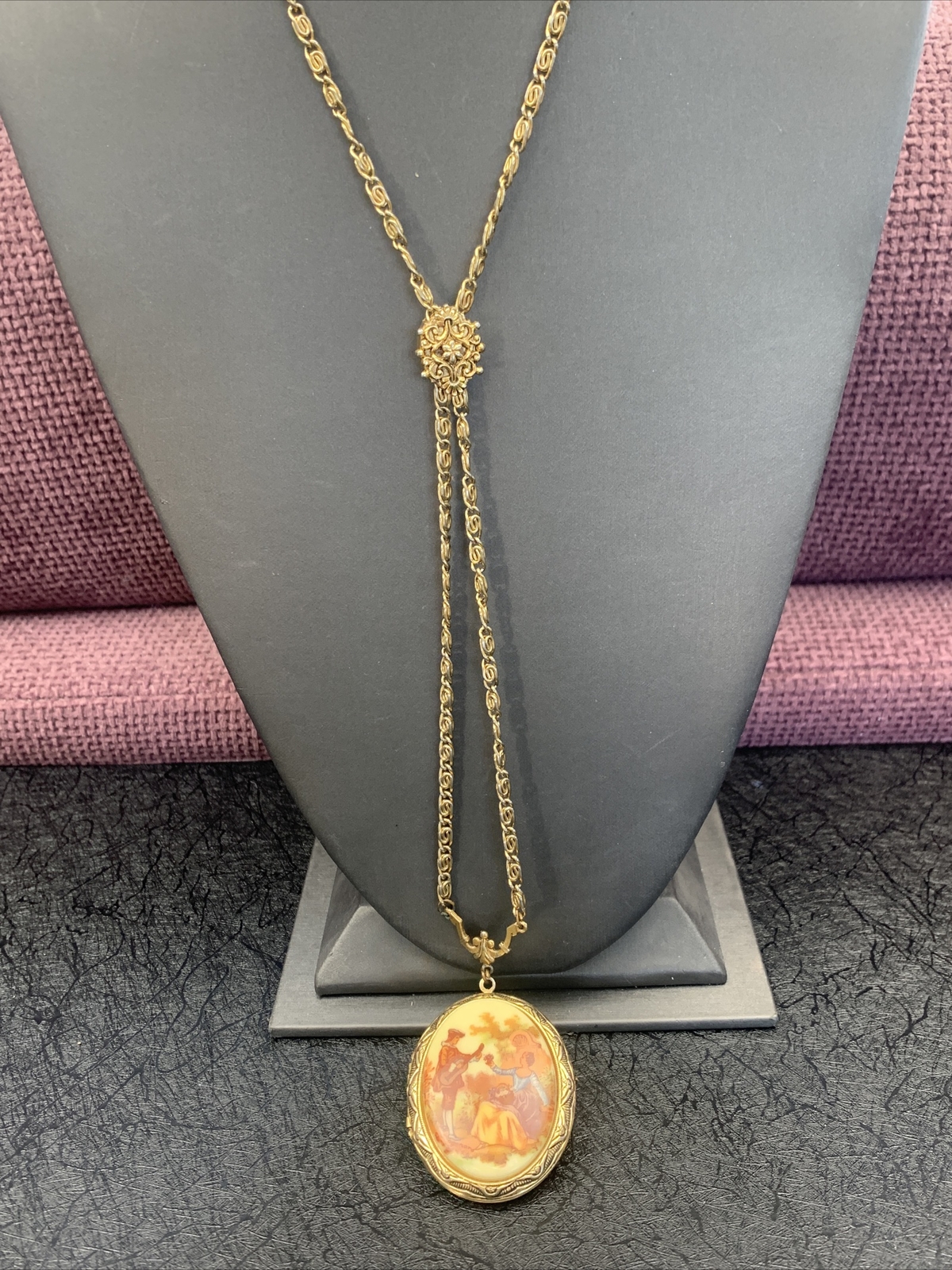 vintage 1950s mid century lariet picture locket gold tone pendant necklace 30”