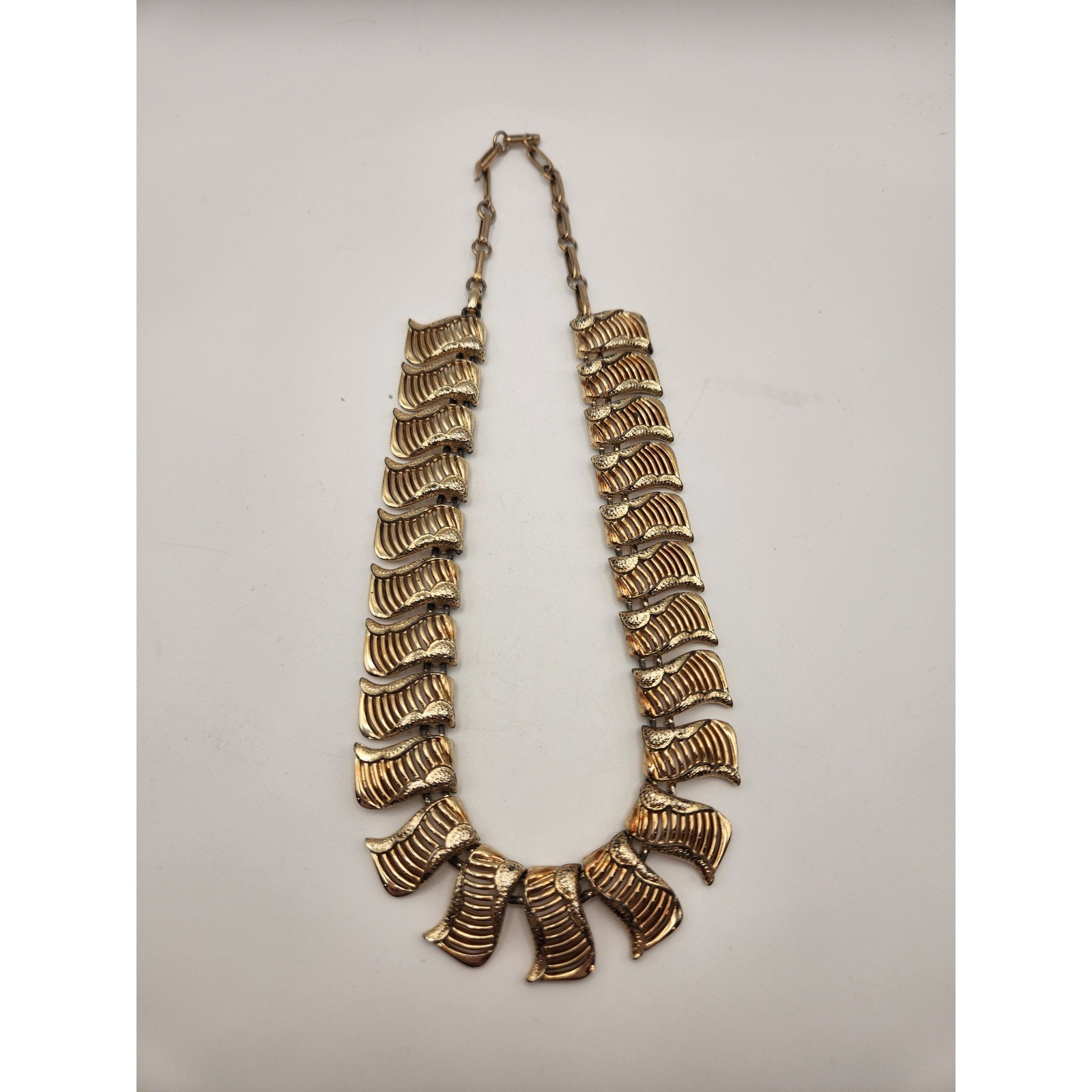 Vintage Coro Gold Tone Ribbed Fan Link Collar Necklace Mid Century Modern MCM