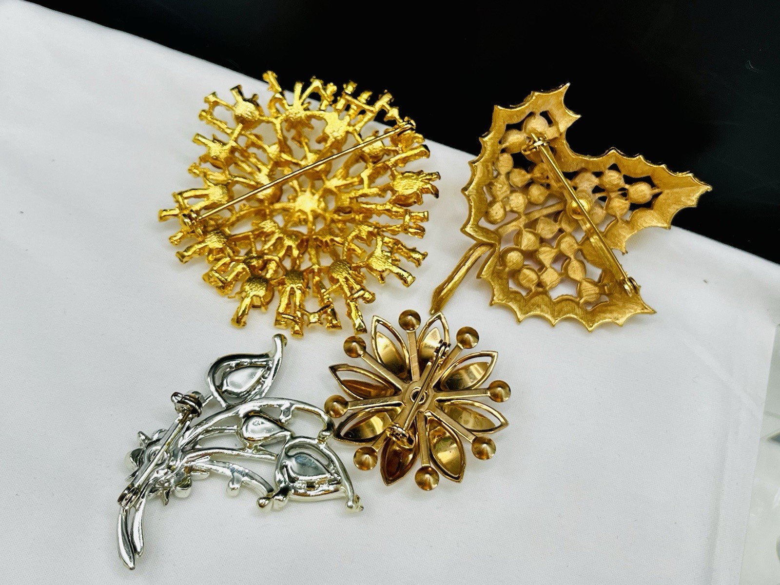 Vtg. Brooch Lot Some Signed Rhinestone, Gold Silver Tone Wear Resell 28pc Monet