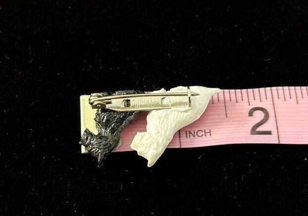 Vintage GREAT BRITAIN Plastic Black White SCOTTY TERRIER DOGS Pin Badge C Clasp