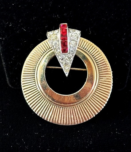 VTG Signed BOUCHER Gold Plated RED CLEAR CRYSTAL Ribbed CIRCLE Pin Brooch #3006
