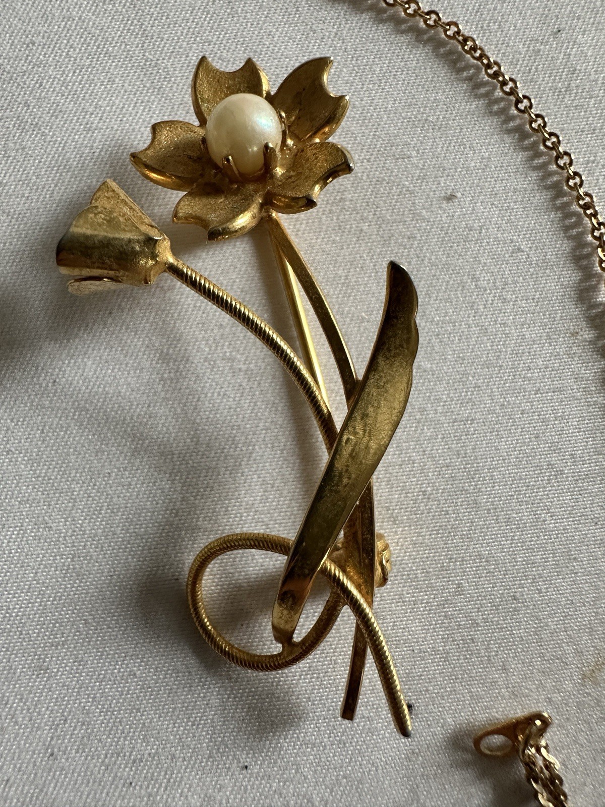 vintage faux pearl jewelry lot Necklace Bracelet Brooch Gold Tone