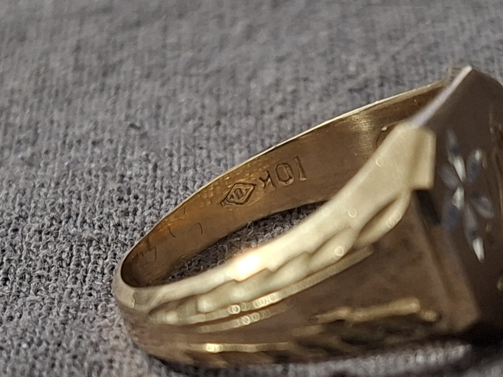 Antique Vintage 10K Gold Signet Ring Initials “L.P” Engraved Floral Design