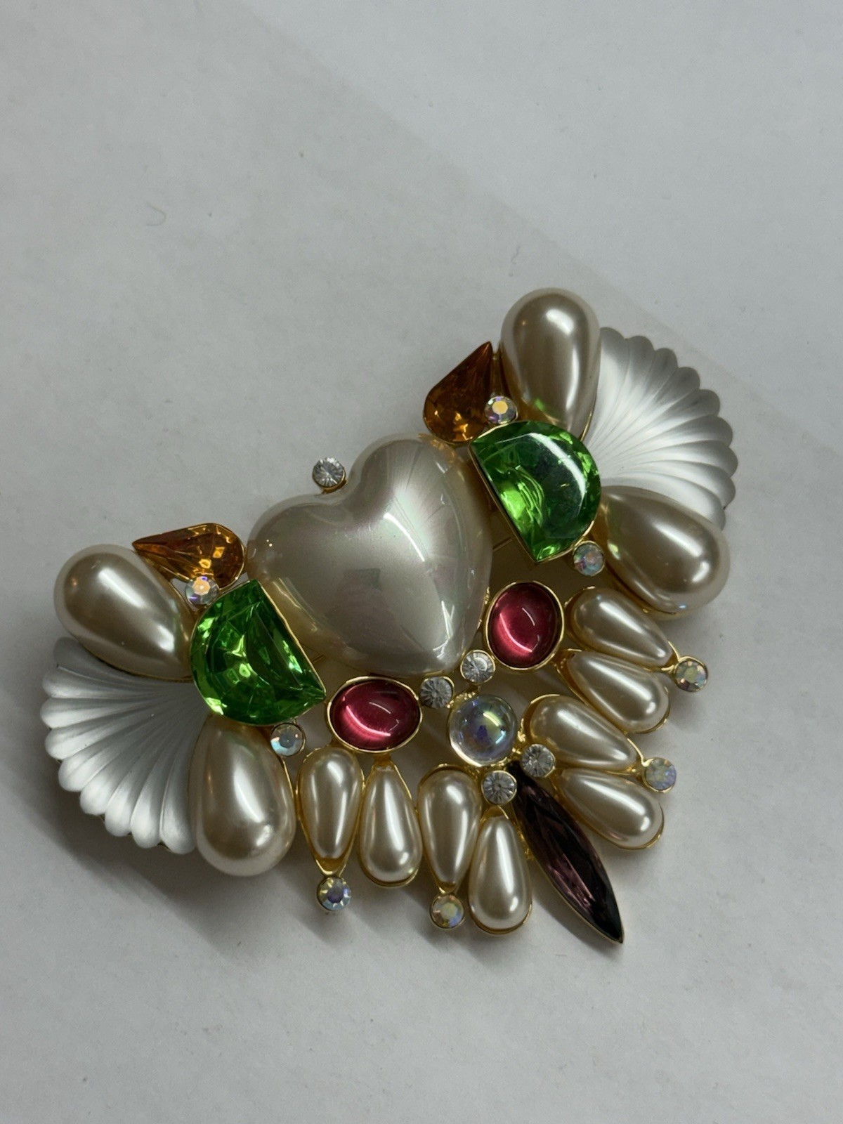 DESIGNER WENDY GELL NECKLACE FAUX PEARL GLASS HEART STATEMENT PENDANT BROOCH