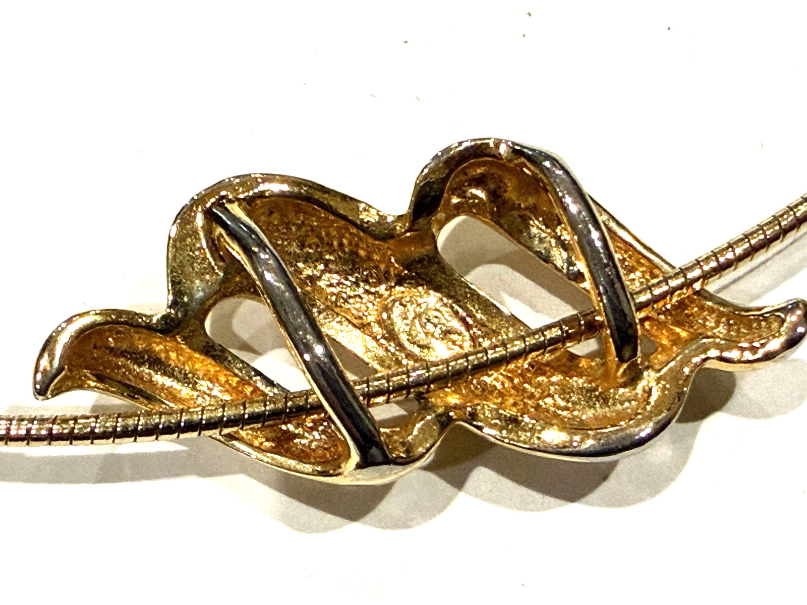 LIZ & CO. OMEGA SNAKE CHAIN CHOKER GOLD SLIDE SWIRL PENDANT Necklace 1980S EUC